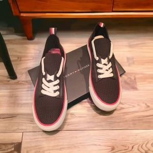 Tommy Hilfiger Women's Gessie Sneaker Sz 7.5